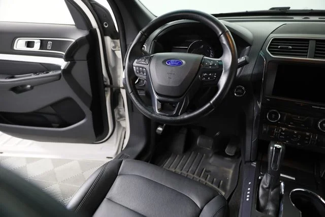 Used 2017 White Ford XLT image 24