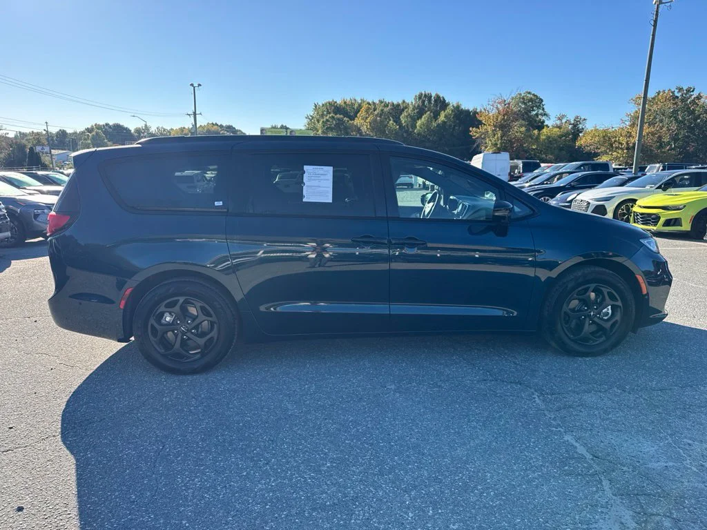 Used 2025 Blue Chrysler Select Premium S Appearance image 7