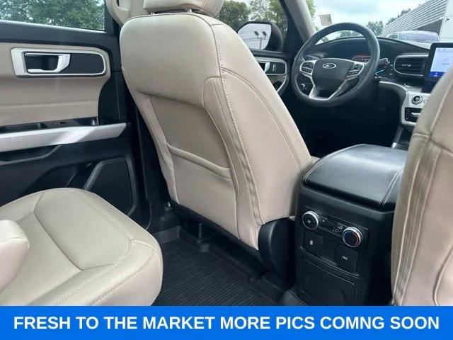 Used 2022 Agate Black Metallic Ford XLT image 12