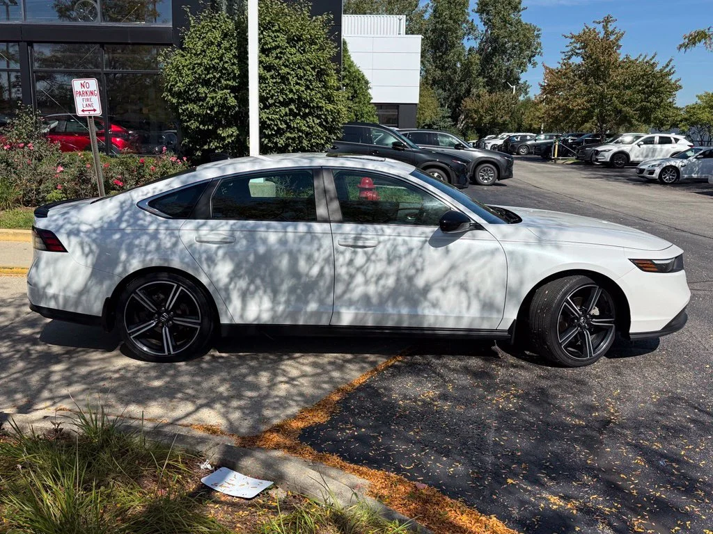 Used 2024  Honda Sport image 10