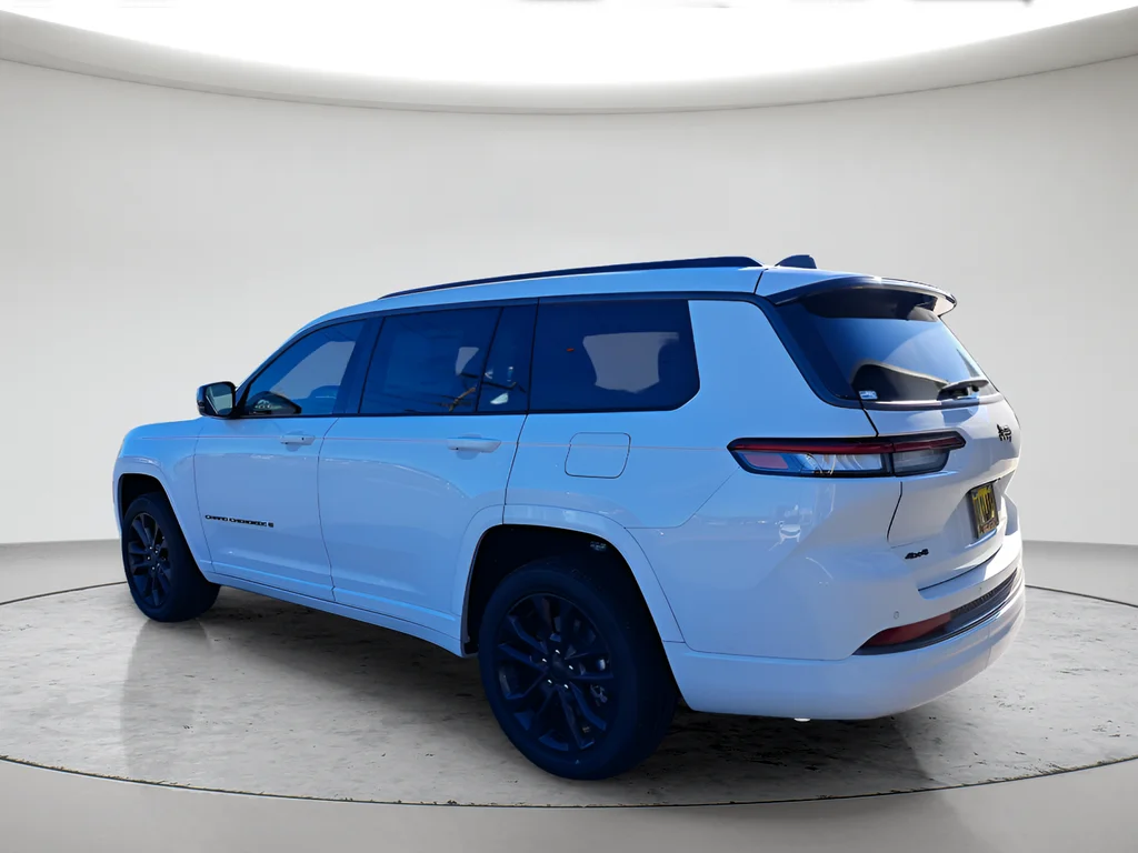 New 2026 Bright White Clear-Coat Exterior Paint Jeep Limited image 7