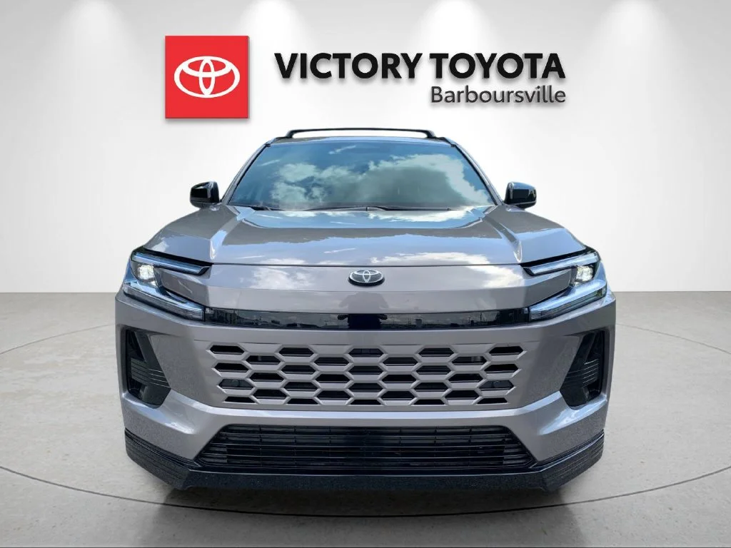 Used 2026  Toyota SE image 8