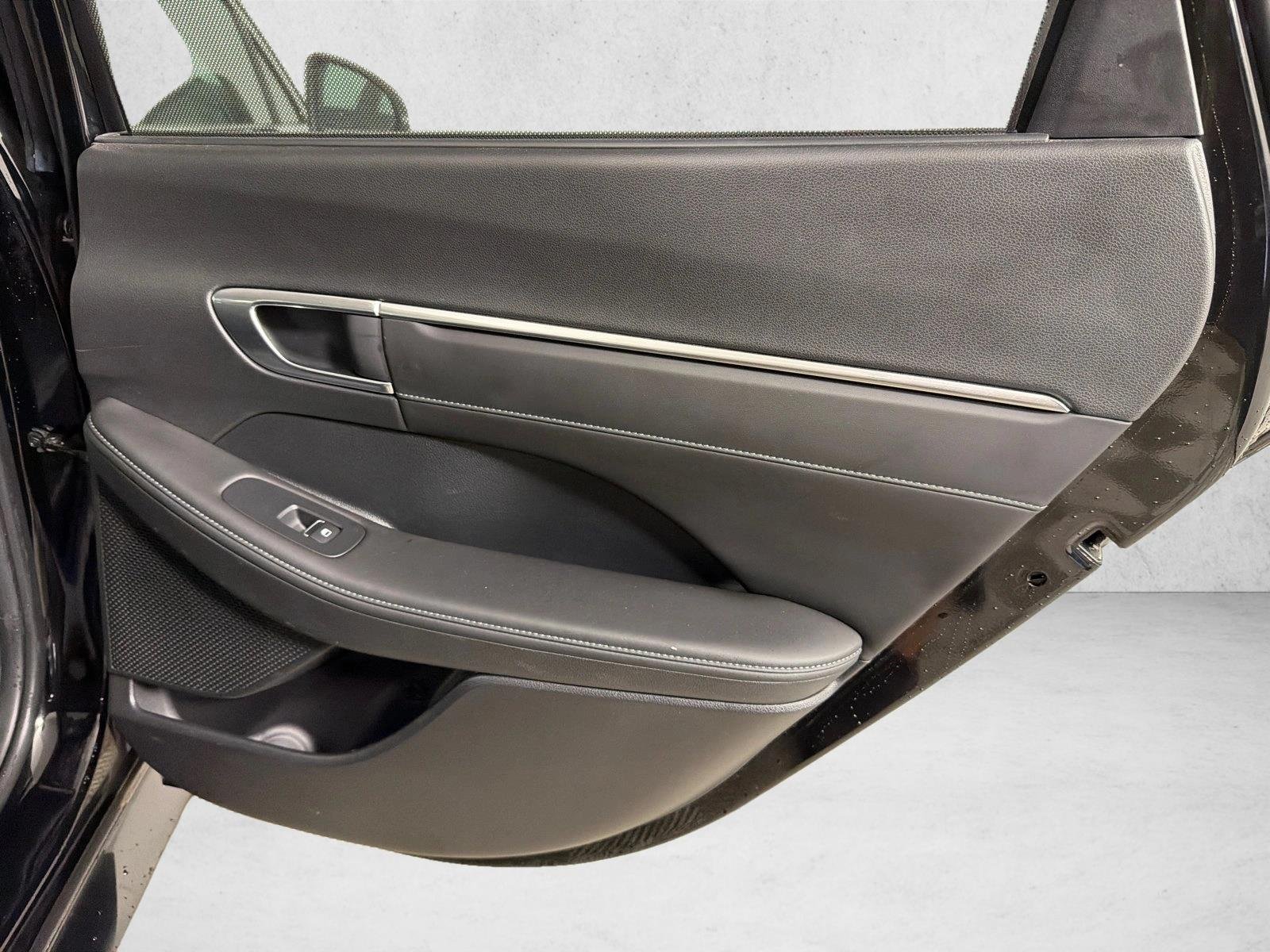 Used 2023 Onyx Black Hyundai Limited image 18