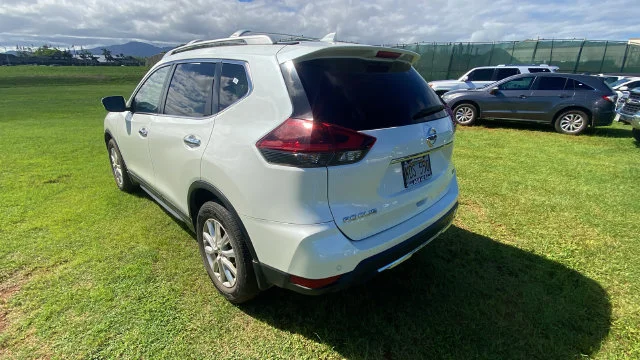 Used 2020 White Nissan SV image 3