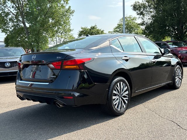 Certified Used 2023 Black Nissan 2.5 SV image 2