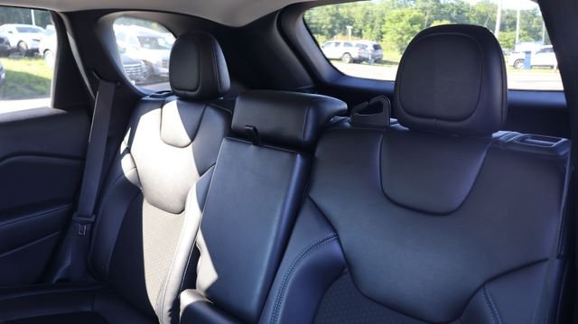 Used 2019 Blue Jeep Latitude Plus image 10