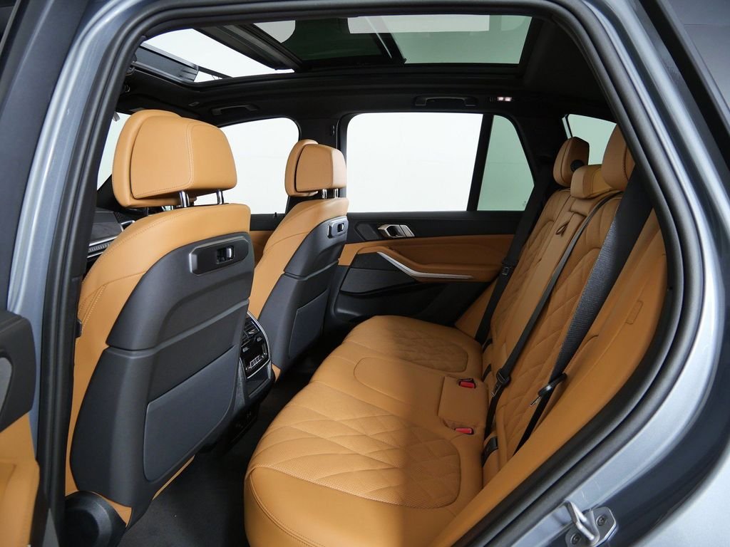 New 2026 Skyscraper Grey Metallic BMW xDrive40i image 28