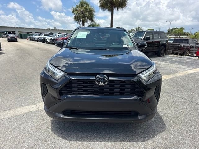 2025 Toyota RAV4 XLE - Photo 8