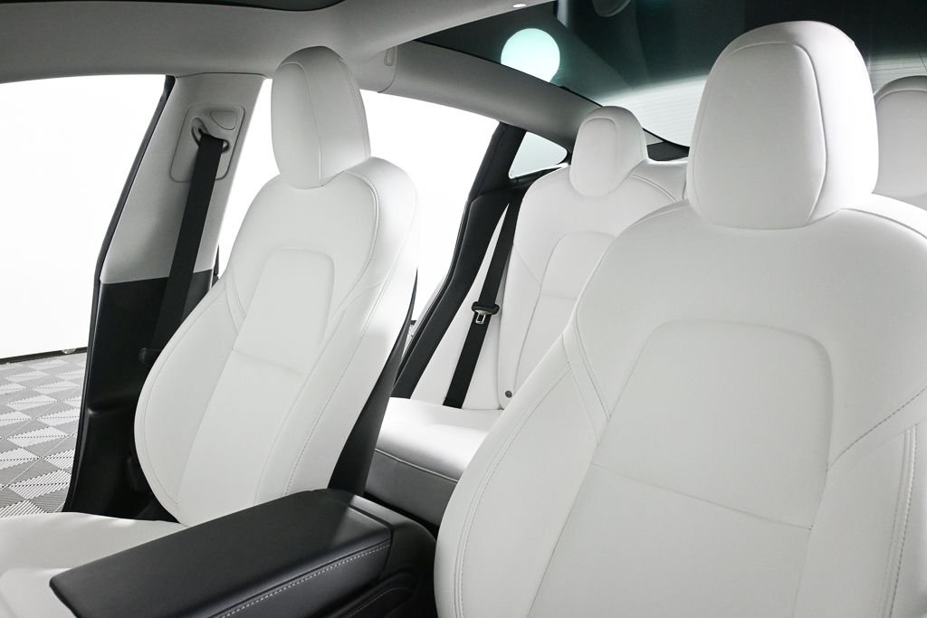 Used 2022  Tesla Performance image 5