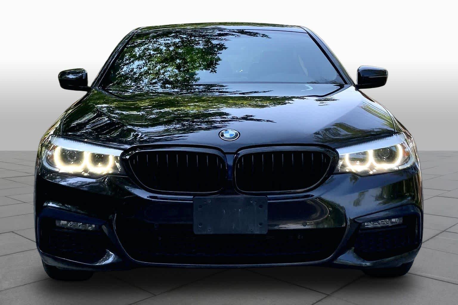 Used 2020 Black Sapphire Metallic BMW 530i xDrive image 3