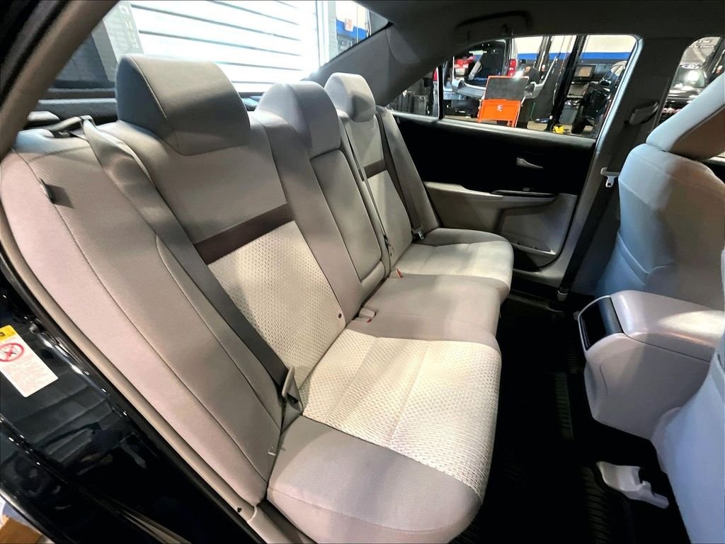Used 2014 Gray Toyota LE image 16