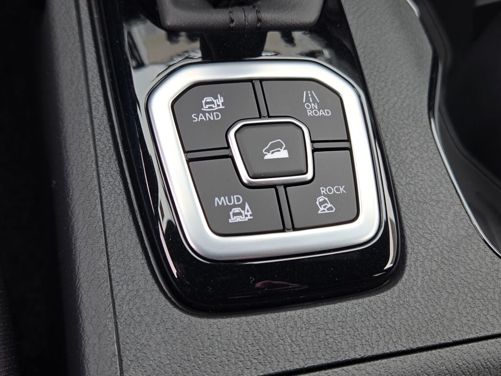New 2026 Glacier White Nissan Crew Cab SV image 24