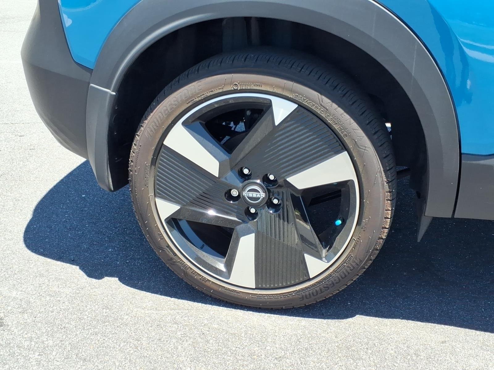 Used 2025 Arctic Ice Blue Metallic/Super Black Nissan SR image 10