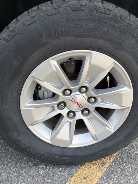 Used 2021 Pacific Blue Metallic GMC Base image 9