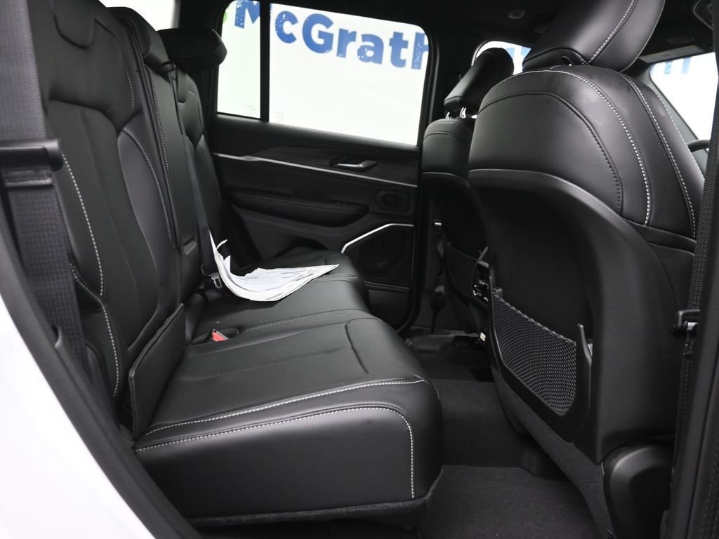 New 2026 Bright White Clear-Coat Exterior Paint Jeep Limited image 10