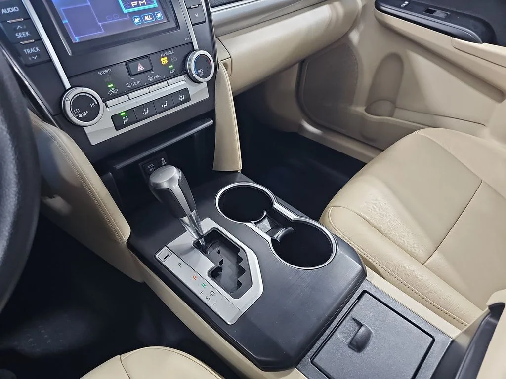 Used 2013 Beige Toyota LE image 26