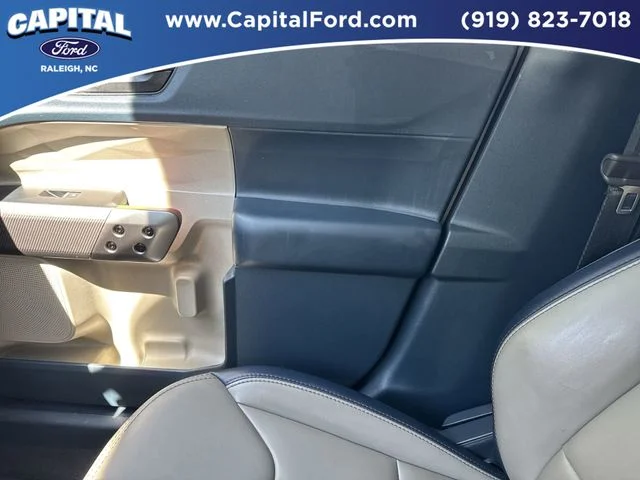Used 2025 White Ford Lariat image 27