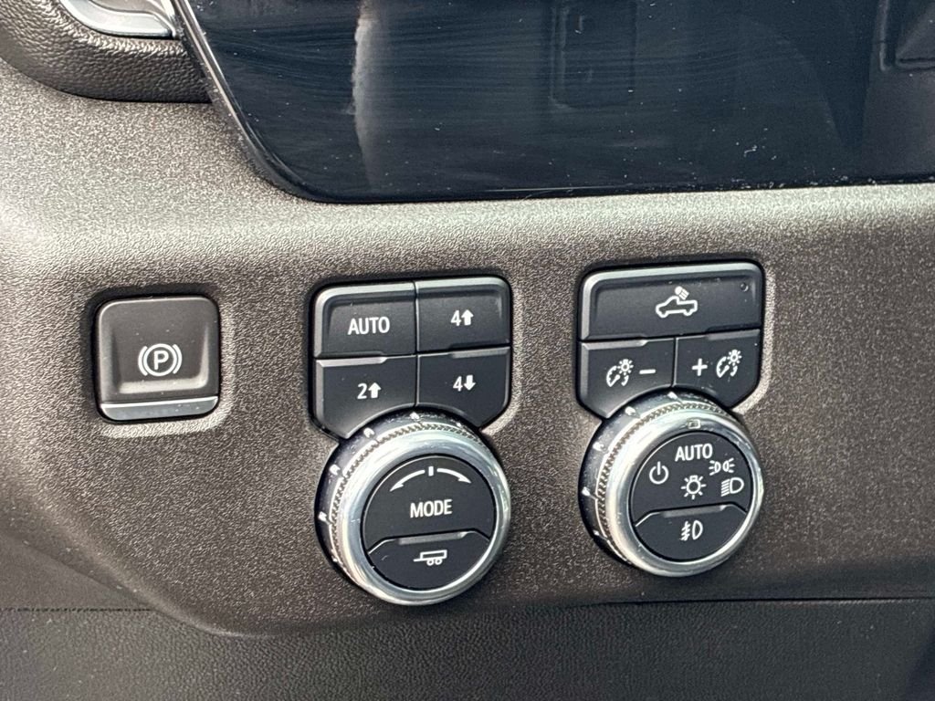 Used 2024  GMC Elevation image 19