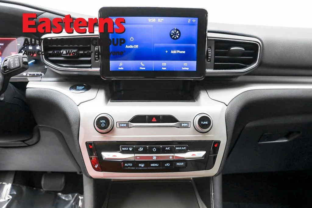 Used 2023 Black Ford XLT image 12