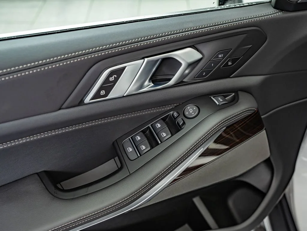 New 2026 Mineral White Metallic BMW xDrive40i image 17