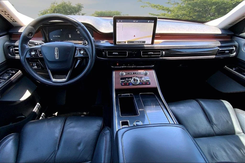 Used 2022 Silver Lincoln Reserve image 7