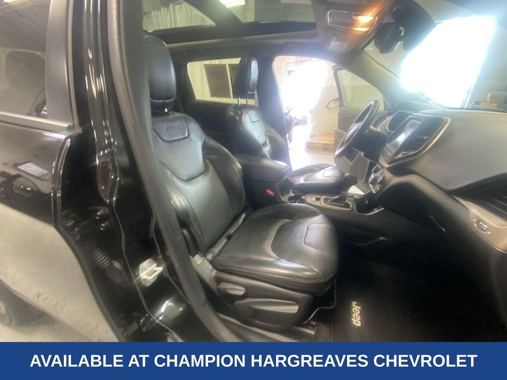 Used 2016 Brilliant Black Crystal Pearlcoat Jeep Limited image 37