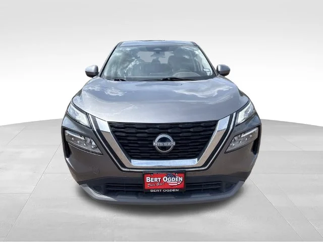 Used 2023 Gray Nissan SV image 2