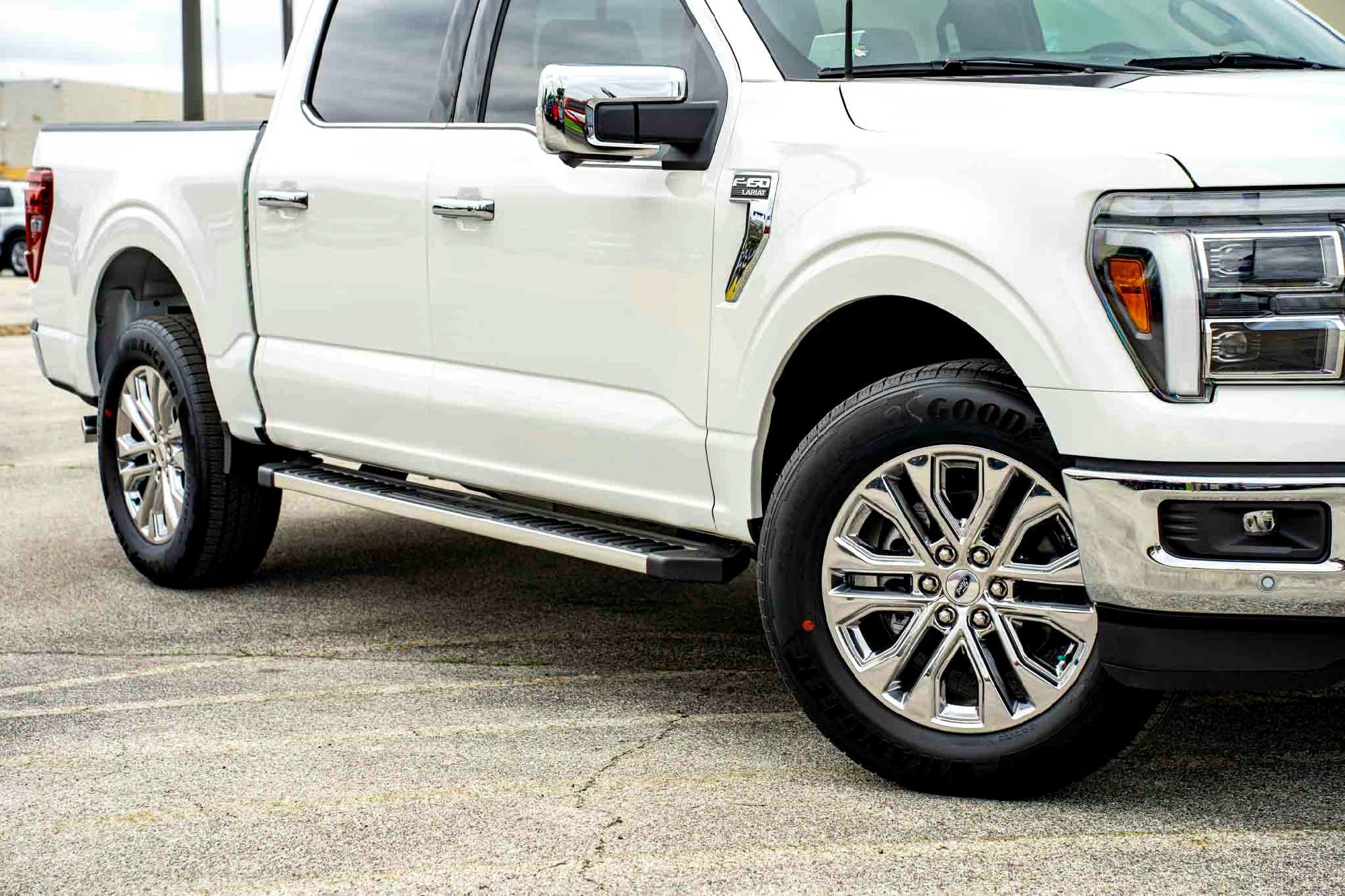 New 2026 Star White Metallic Tri-Coat Ford LARIAT image 2