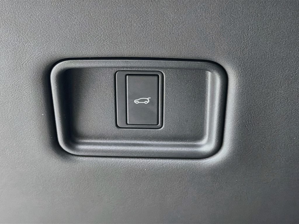 New 2027 Santorini Black Land Rover SE image 10