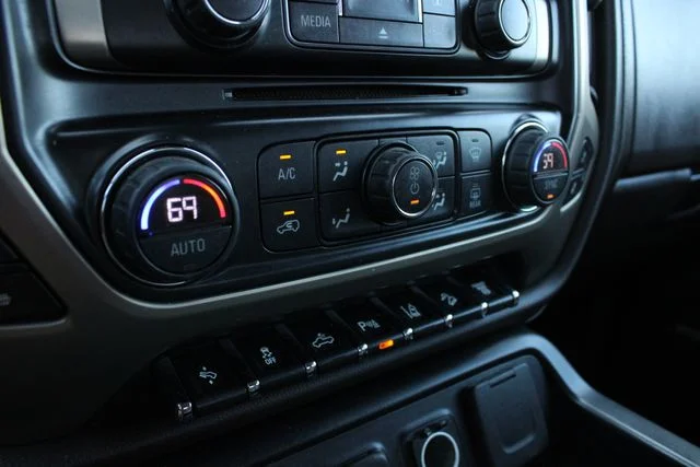 Used 2015 Blue GMC Denali image 16
