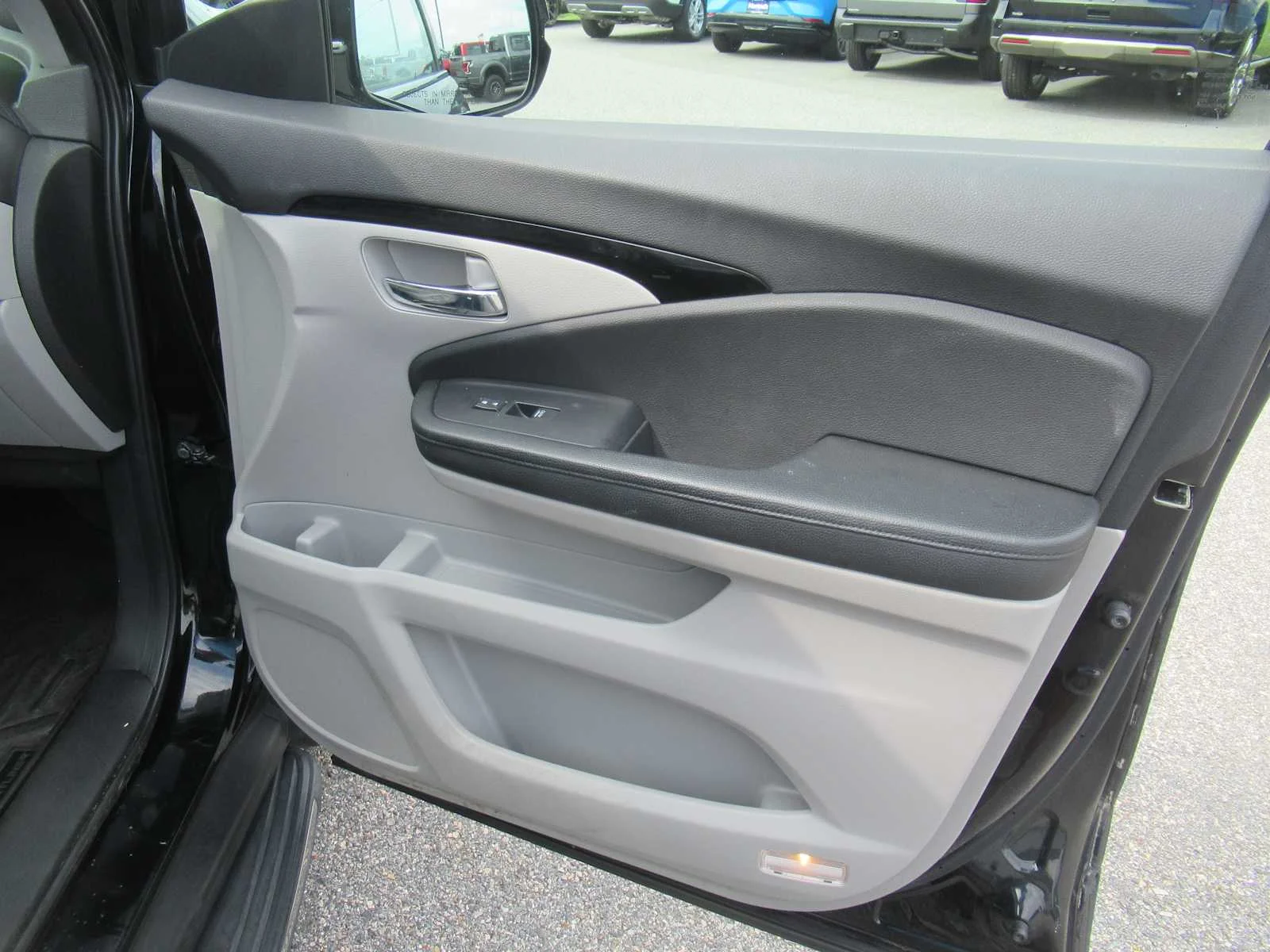 Used 2016 Black Forest Pearl Honda Touring image 15
