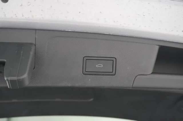 2025 Volkswagen Atlas Cross Sport SE w/Tech - Photo 10