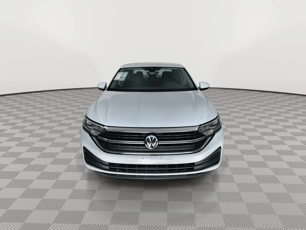 3VW5M7BU8RM030695