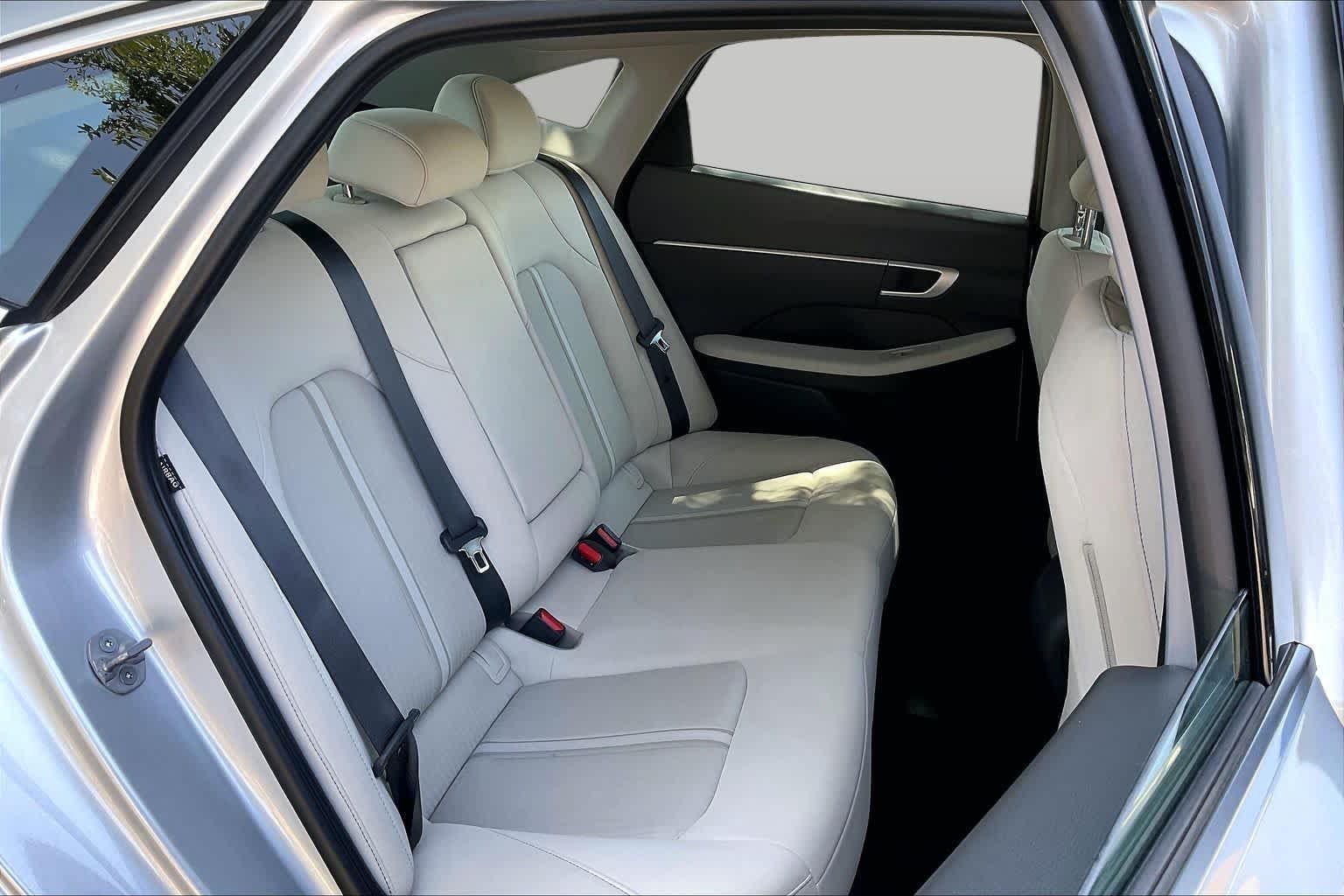 Used 2025 Aero Silver Hyundai SEL image 20