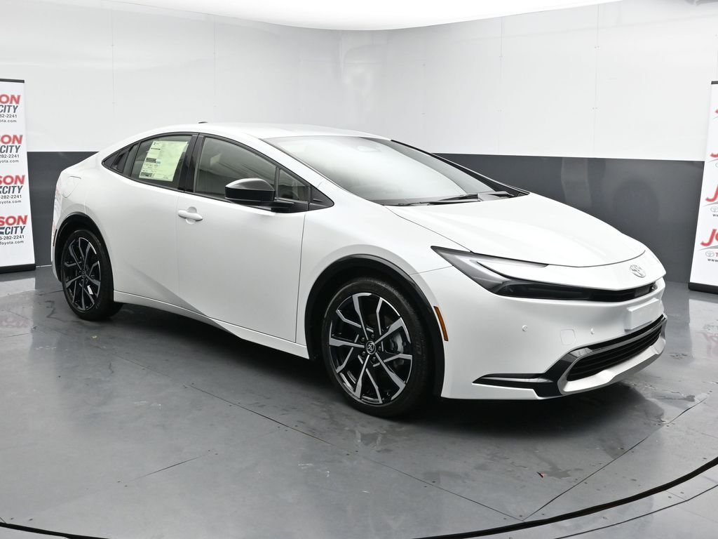 New 2026 Wind Chill Pearl <sup>1</sup> Toyota  XSE image 2