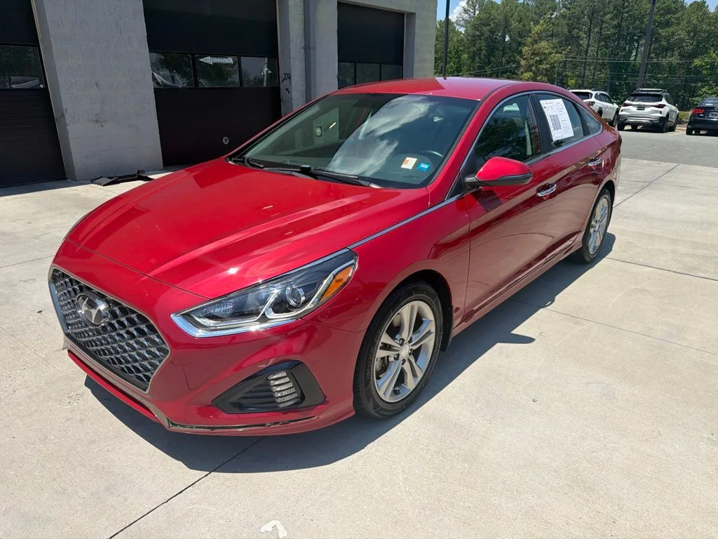 Used 2019 Red Hyundai SEL image 1