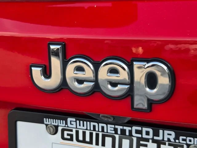 Used 2023 Red Jeep Latitude image 32