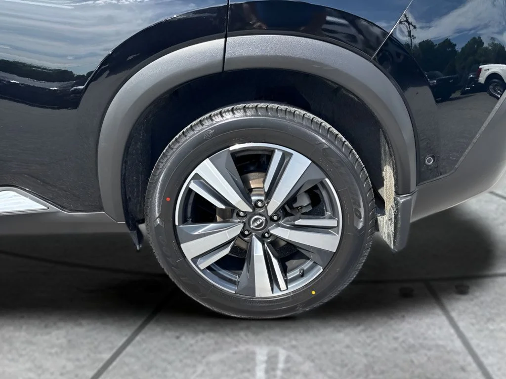Used 2023 Black Nissan Platinum image 26