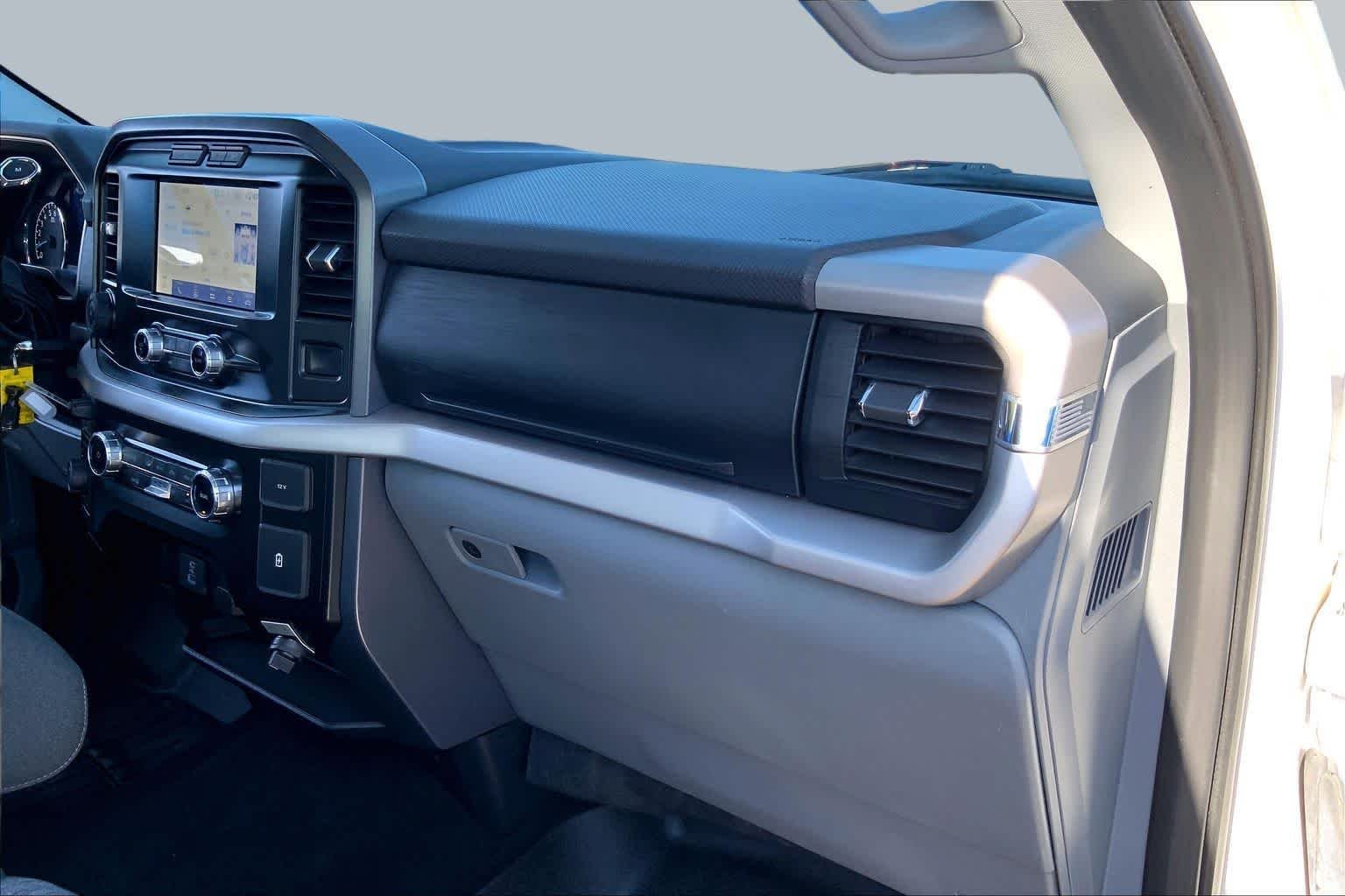 Used 2023 Oxford White Ford XLT image 19