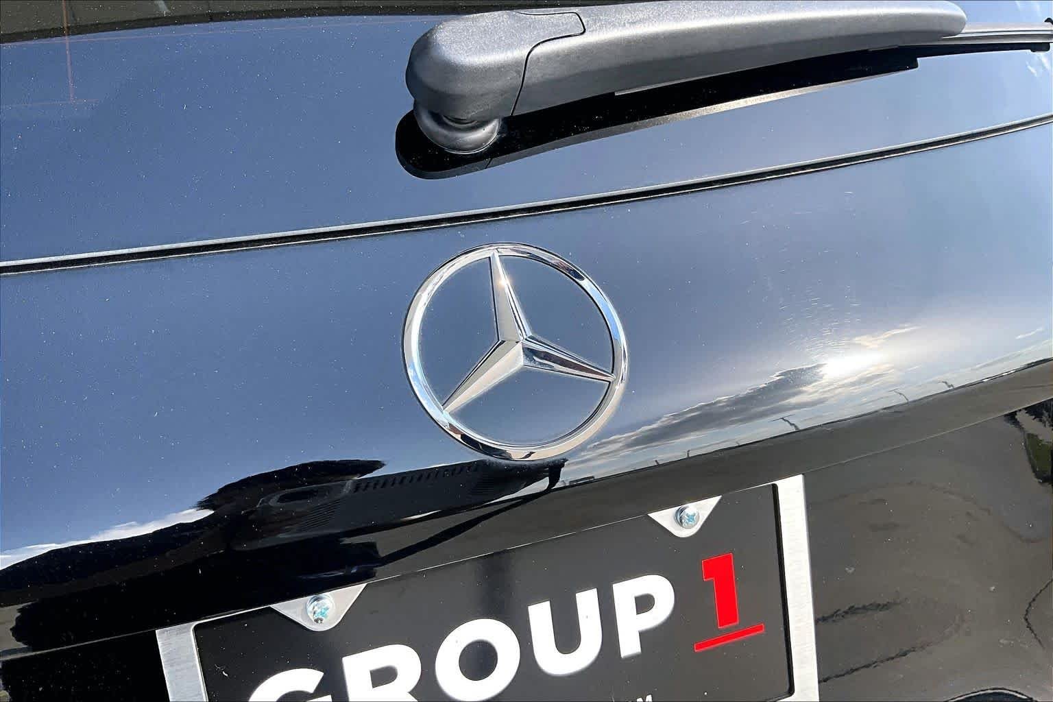 Used 2022 Black Mercedes-Benz GLC 300 image 10