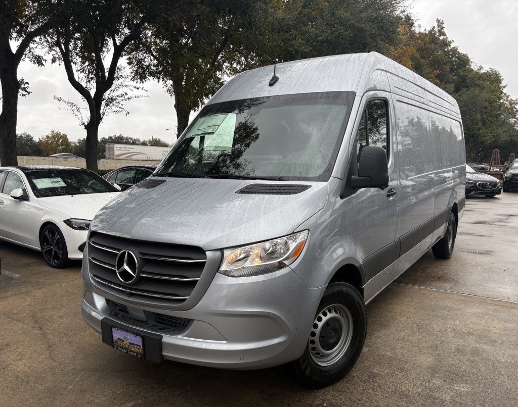 2026 Mercedes-Benz Sprinter 2500 170 WB HO High Roof's photo