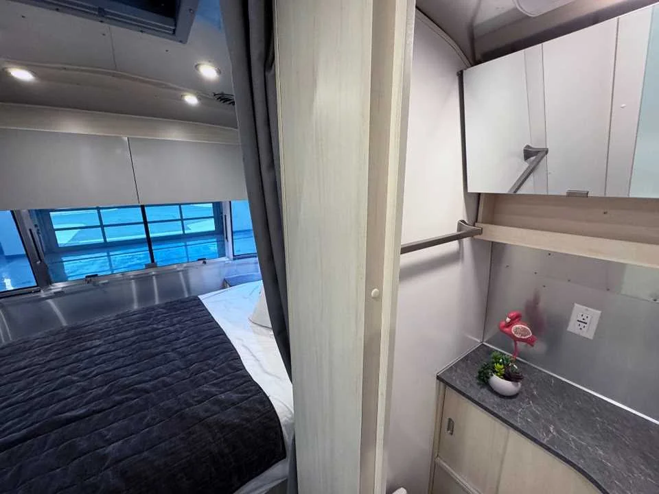 Used 2021 SILVER AIRSTREAM  image 27