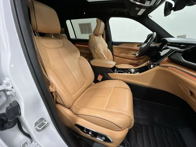 Used 2023 White Jeep Summit image 30