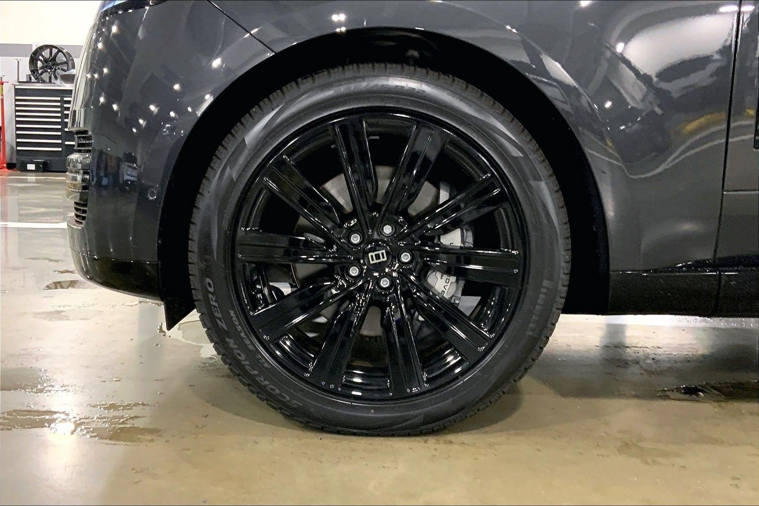 New 2027 Carpathian Grey Land Rover SE image 11