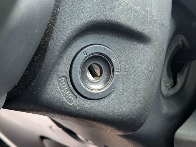 Used 2006 Silver Honda EX-L image 33