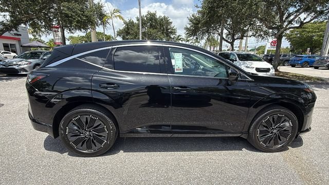 Used 2025 Super Black Nissan Platinum image 11