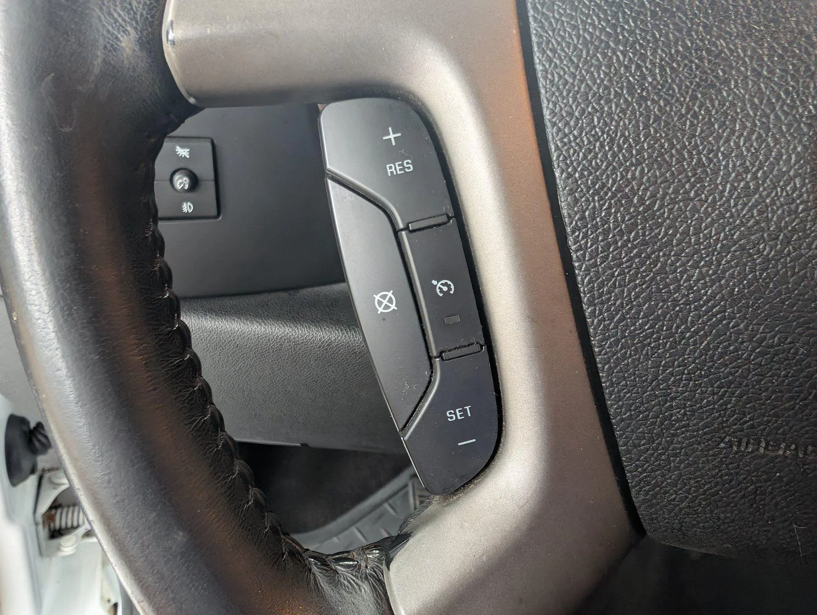 Used 2007 Summit White GMC SLE2 image 23