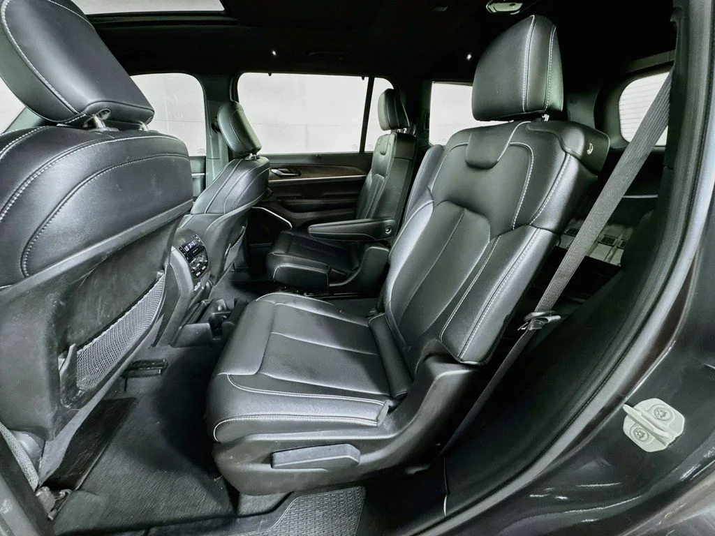 Used 2024 Gray Jeep Limited image 32