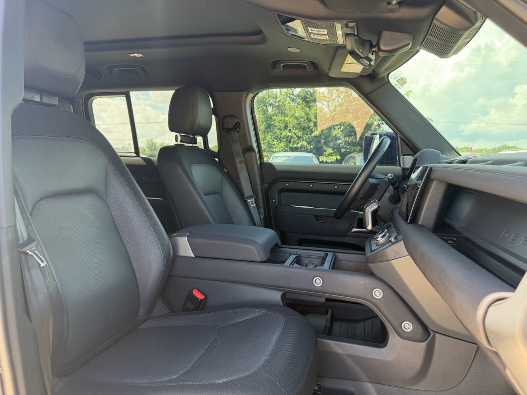 Used 2023  Land Rover X-Dynamic SE image 13