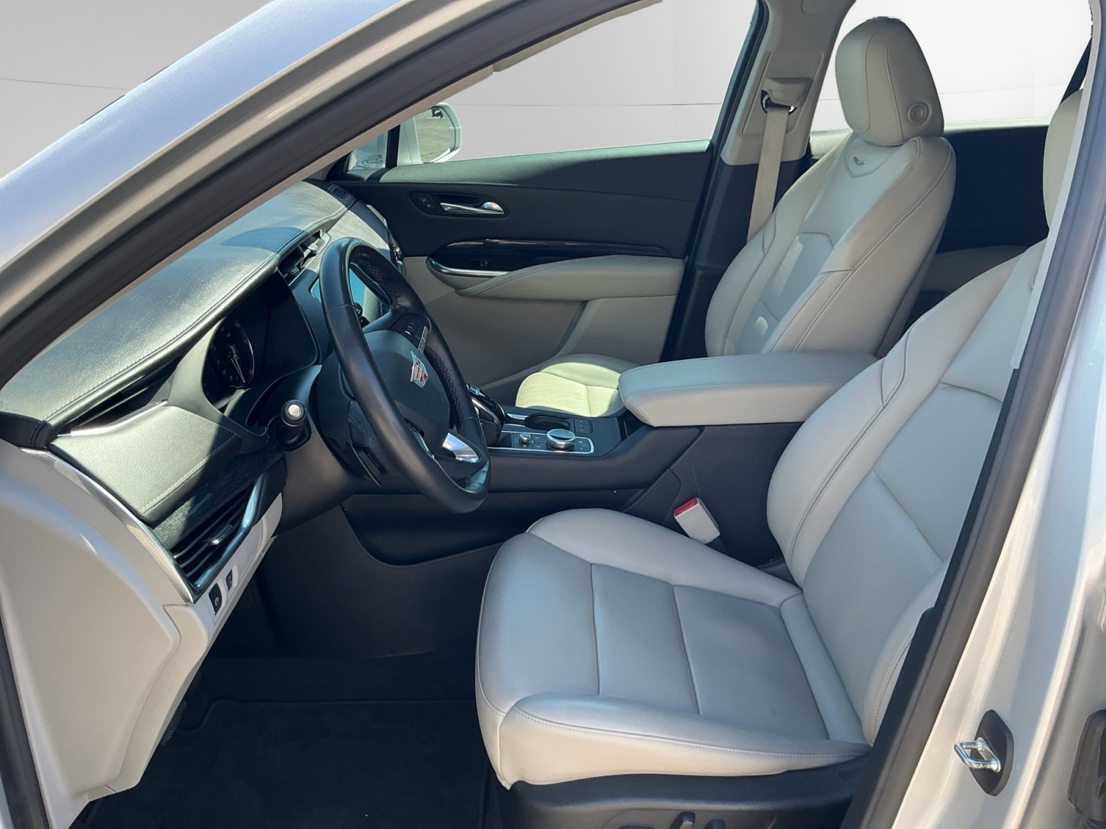 Used 2020 Radiant Silver Metallic Cadillac FWD Premium Luxury image 9